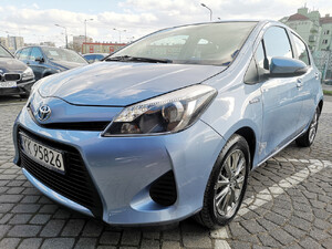 Toyota Yaris 1.5 Hybrid Synergy Drive 100KM Automat Lift Premium 2012r. II Właściciel Rzeczywisty Przebieg Potwierdzony Książką Serwisową Climatronic Kamera Cofania Navi Bezwypadkowy Ekonomiczny